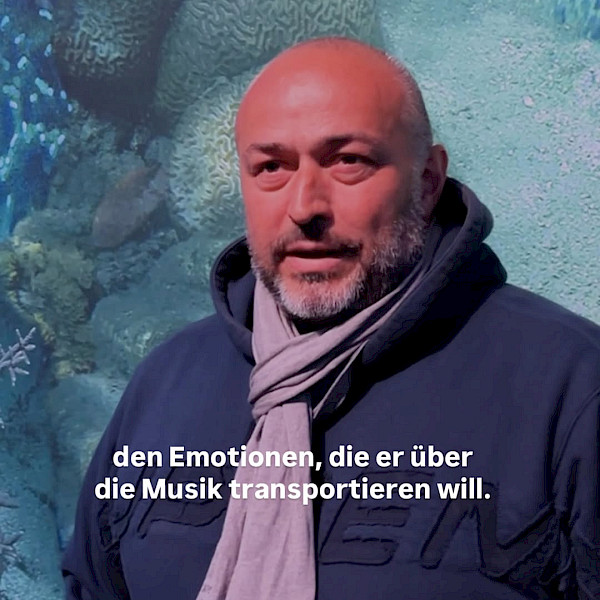 Wenn Kunst auf Klang trifft: Eric Babak komponierte die Melodien des Great Barrier Reefs und erzählt uns im Interview was ihn an...